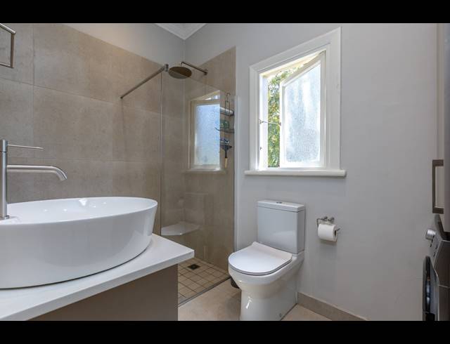 2 BEDROOM APARTMENT TO LET IN SEA POINT